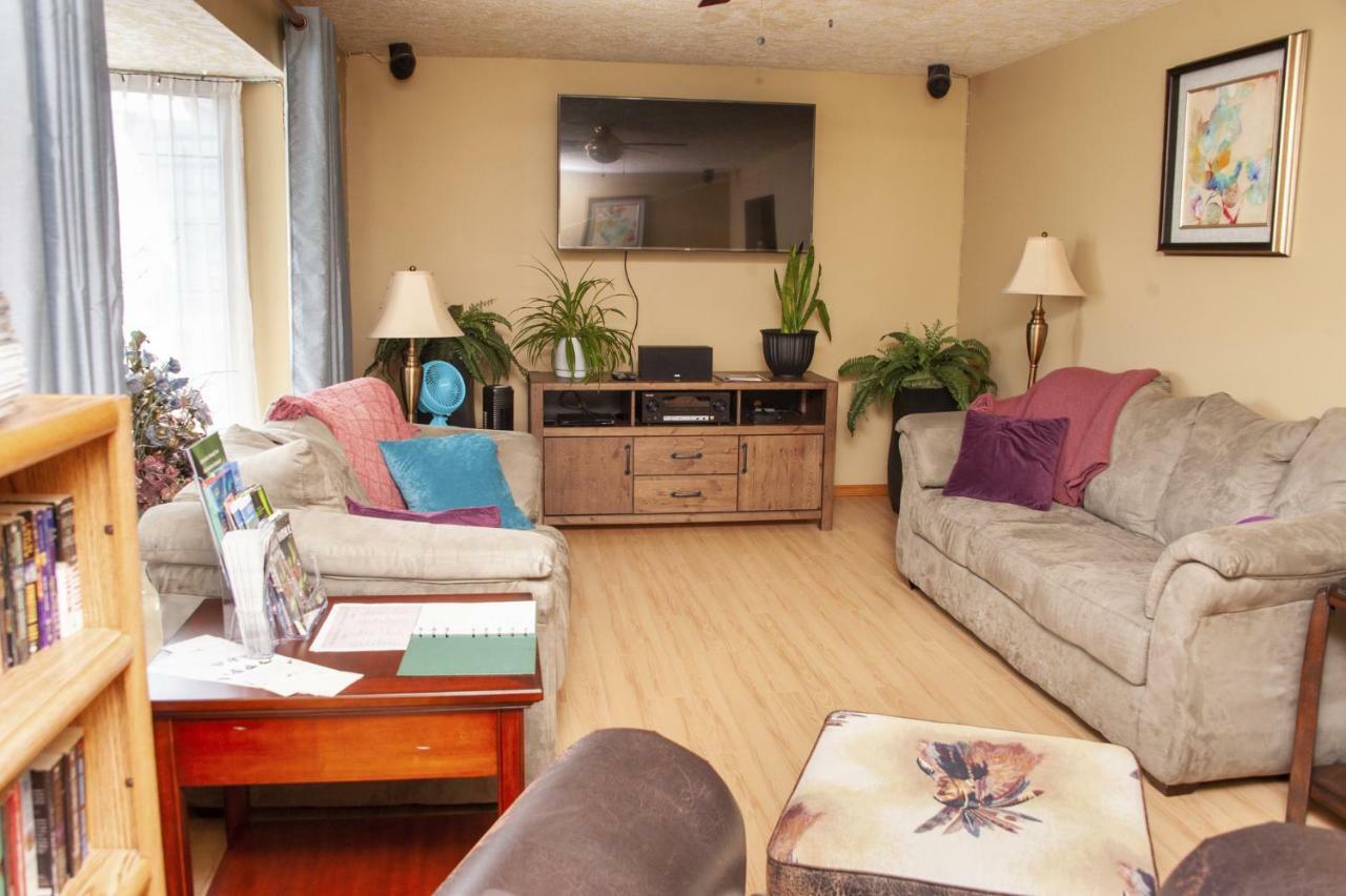 Tiga Bed And Breakfast Yellowknife Exterior foto
